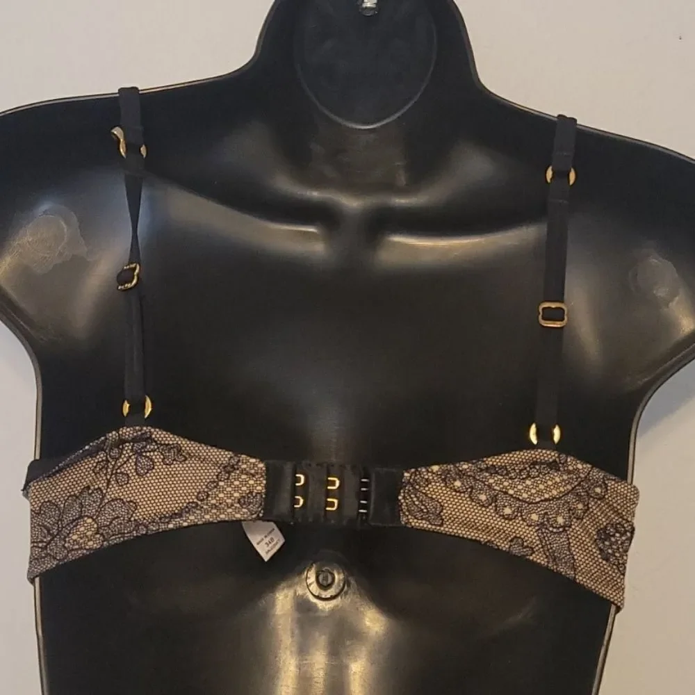 Bundle of Victoria's Secret bras‎